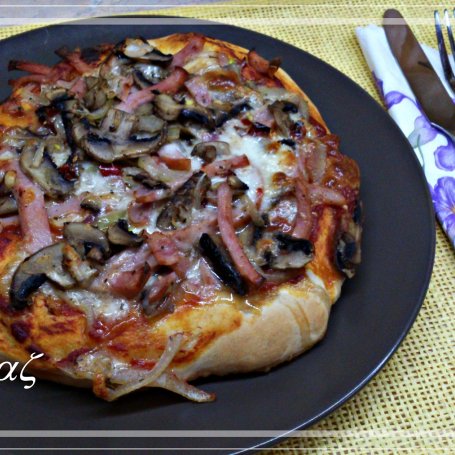 Krok 7 - Pizza z pieczarkami i kiełbasą foto