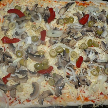 Krok 4 - Pizza z pieczarkami i riccottą foto