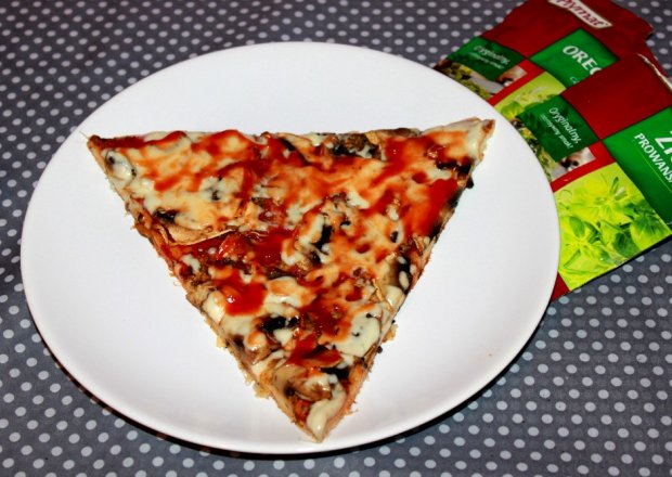 Fotografia przedstawiająca Pizza z pieczarkami Joanny
