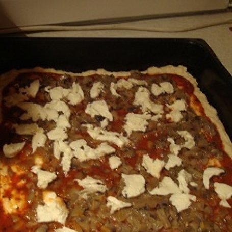 Krok 4 - Pizza z pieczarkami foto