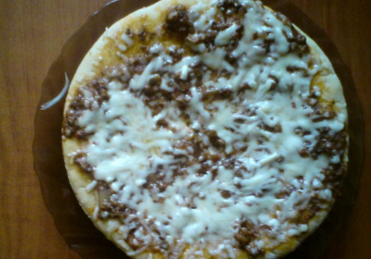 Pizza z pieczarkami foto