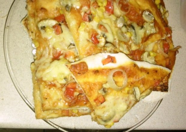 Fotografia przedstawiająca Pizza z pieczarkami