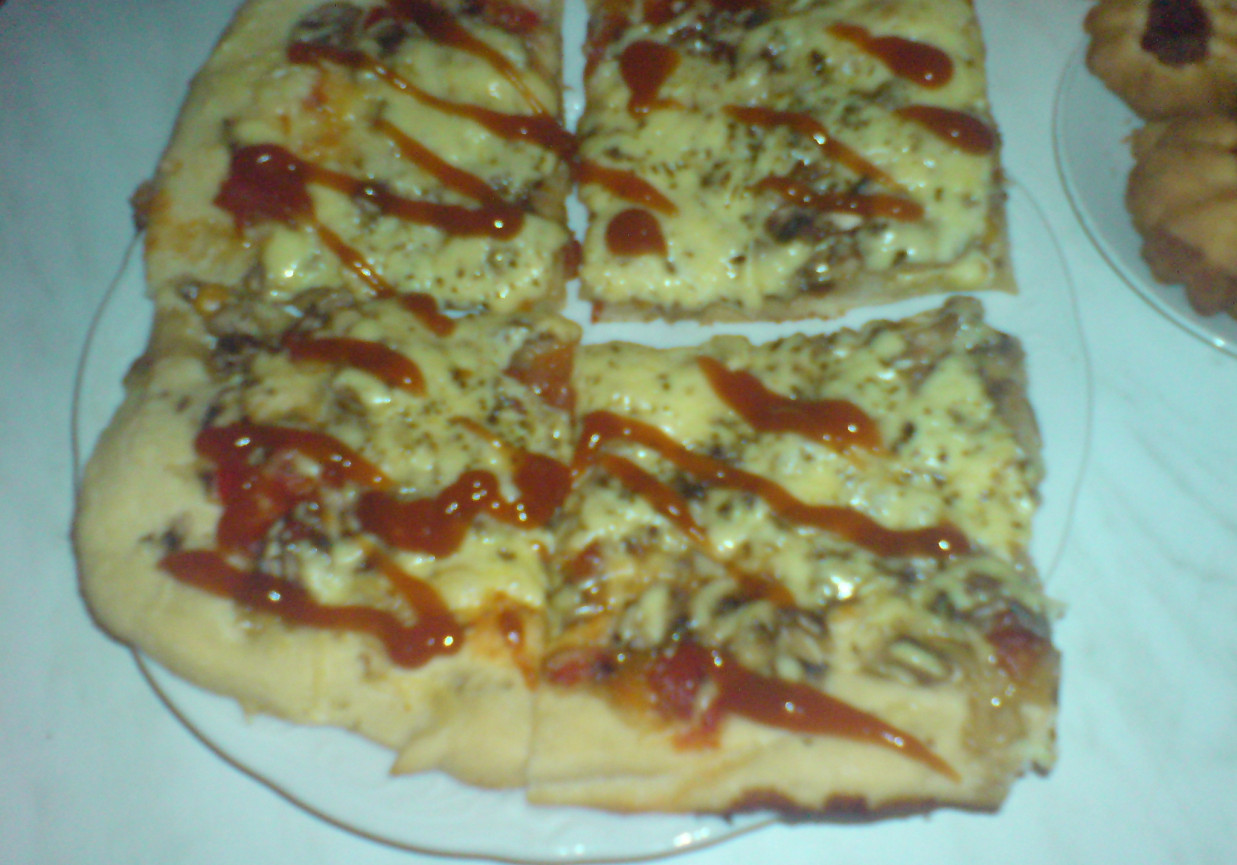 pizza z pieczarkami foto