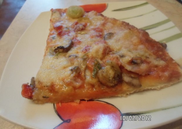 Fotografia przedstawiająca Pizza z porem i papryczkami chili