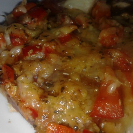 Krok 5 - Pizza z salami i mozzarellą foto