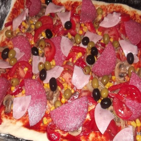 Krok 3 - Pizza z salami foto