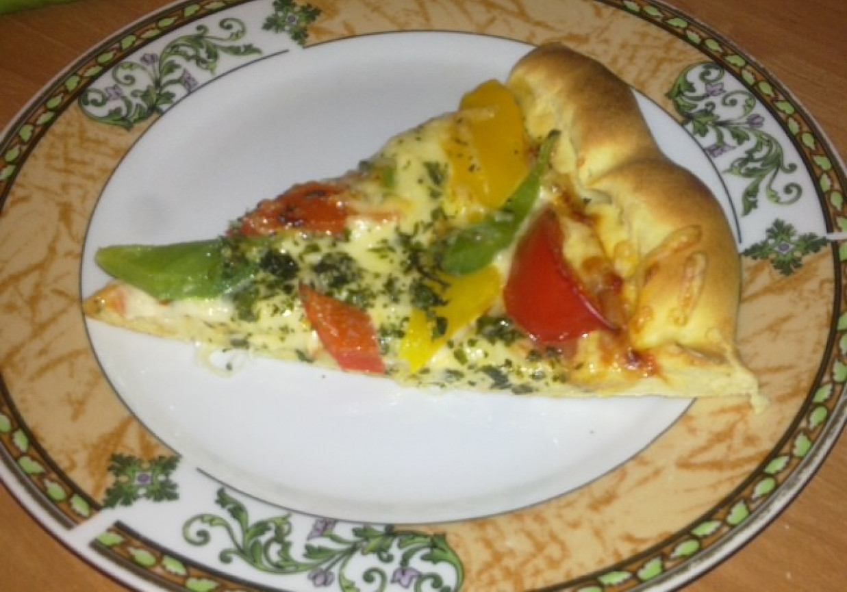 Pizza z Serem i Kolorową Papryką foto