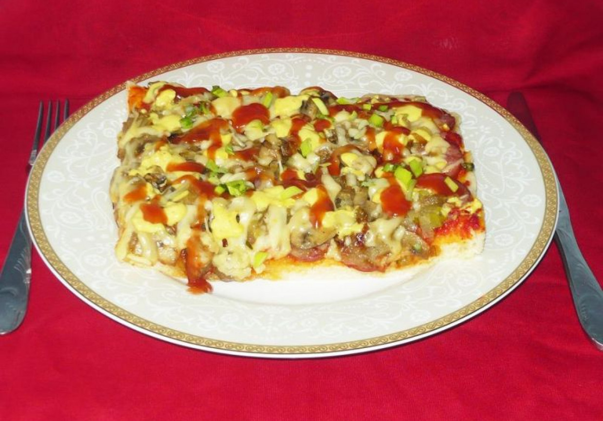 Pizza z sosem curry foto