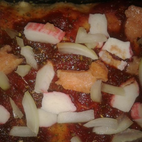 Krok 2 - pizza z surimi i łososiem foto