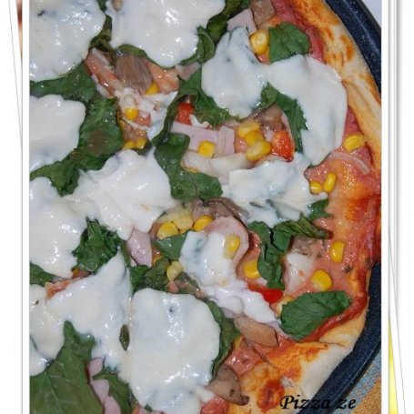 Krok 4 - pizza z  szpinakiem i boczniakami foto