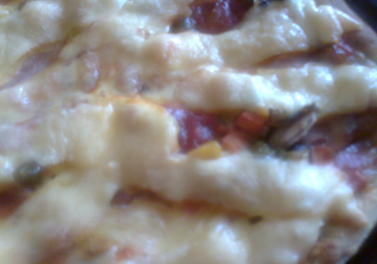 Pizza z szynką i mieszanką meksykańską foto