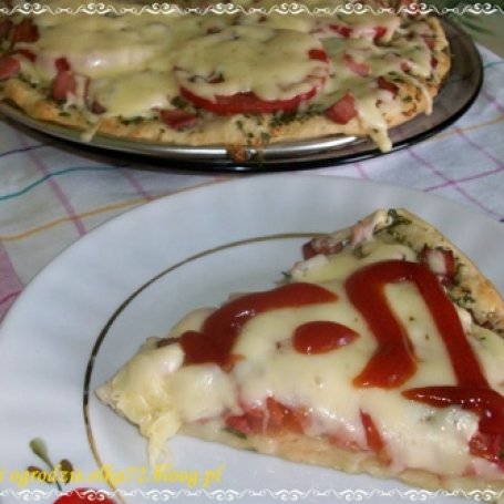 Krok 4 - Pizza z szynką i pomidorami foto