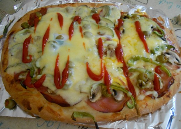 Fotografia przedstawiająca Pizza z Szynką