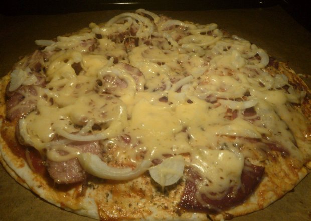 Fotografia przedstawiająca Pizza z tortilli