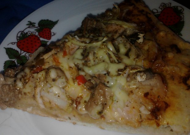 Fotografia przedstawiająca Pizza z tuńczykiem Zub3r'a