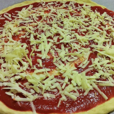 Krok 3 - Pizza z tuńczykiem foto