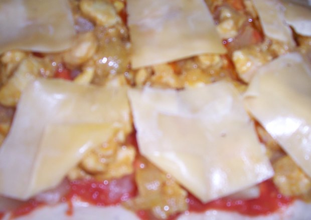 Fotografia przedstawiająca pizza z wędzonym kurczakiem
