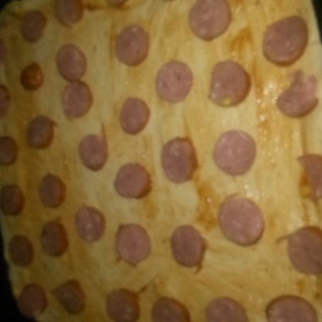 Krok 2 - pizza z z mozarellą foto
