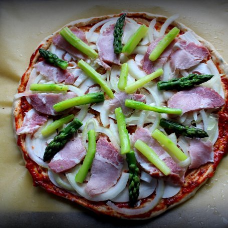 Krok 3 - Pizza z zielonymi szparagami foto