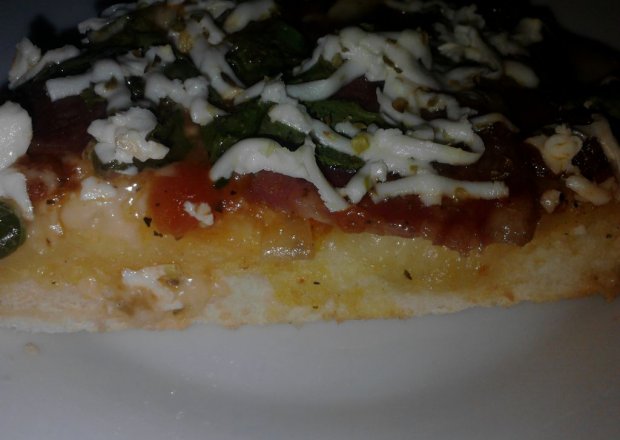 Fotografia przedstawiająca Pizza ze spinatą i fetą Zub3r'a