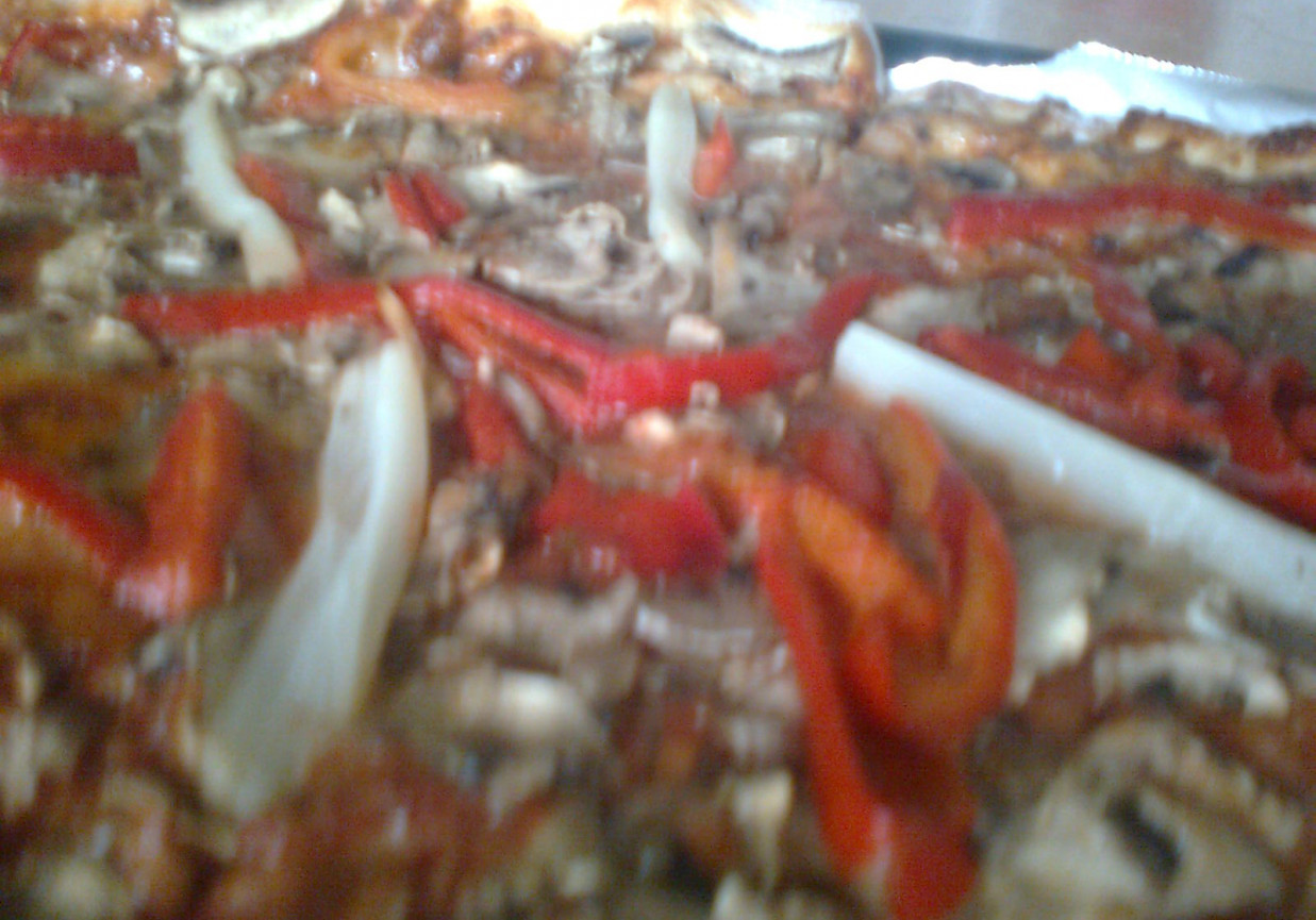 Pizza ze szparagami foto