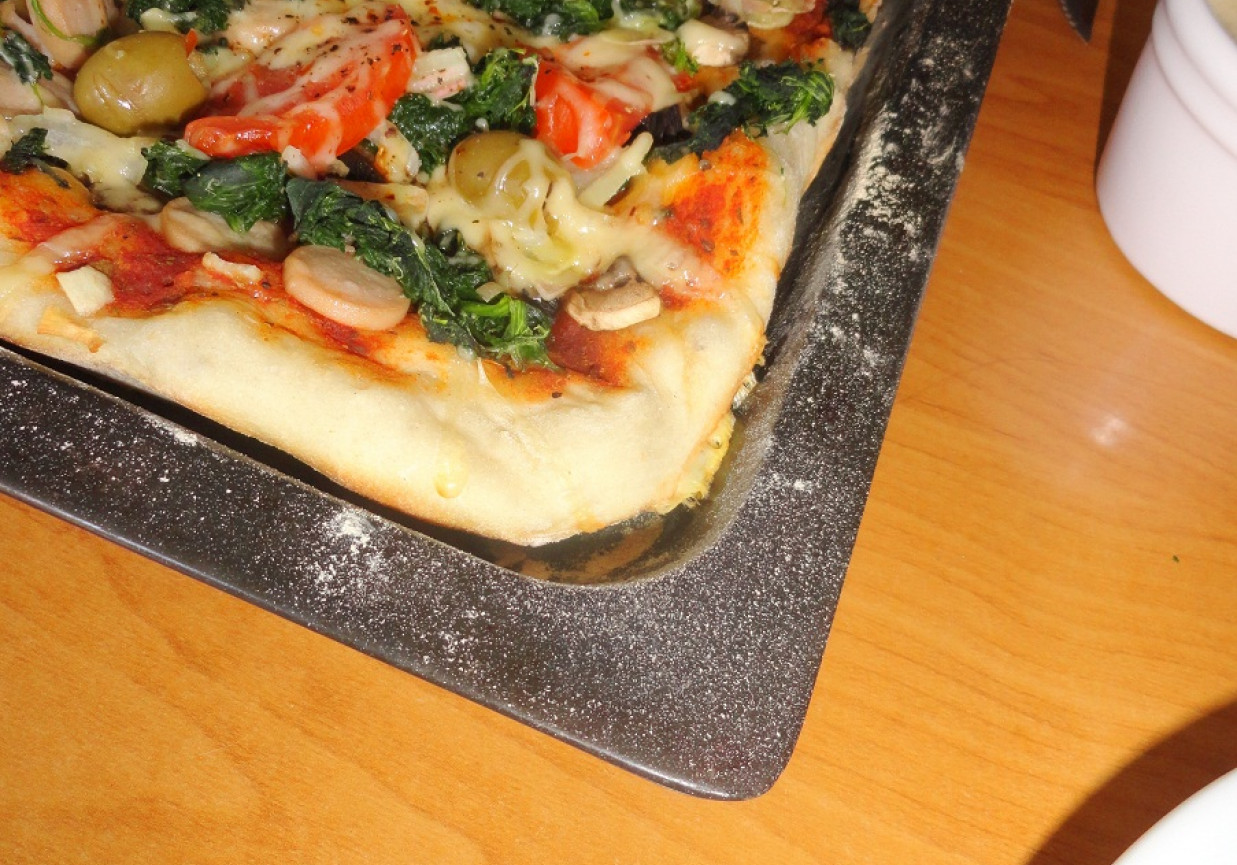 Pizza ze szpinakiem- przepis na pizzę od podstaw foto