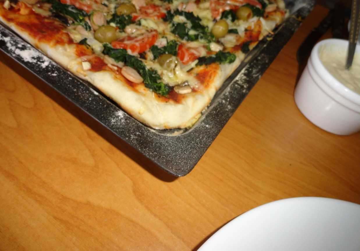Pizza ze szpinakiem- przepis na pizzę od podstaw foto