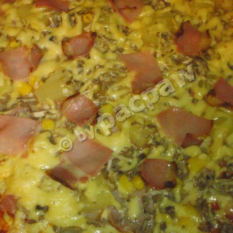 Krok 6 - Pizza ziołowa z szynka westfalską foto