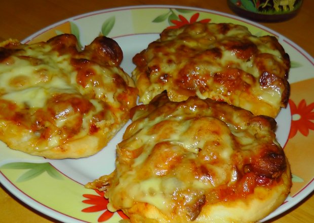 Fotografia przedstawiająca Pizzerinki z cukinią i parówką