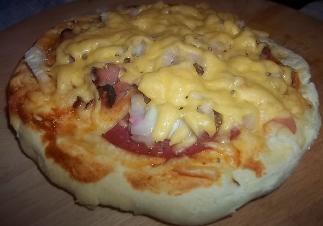 Pizzerinki z salami i szynką DoradcaSmaku.pl