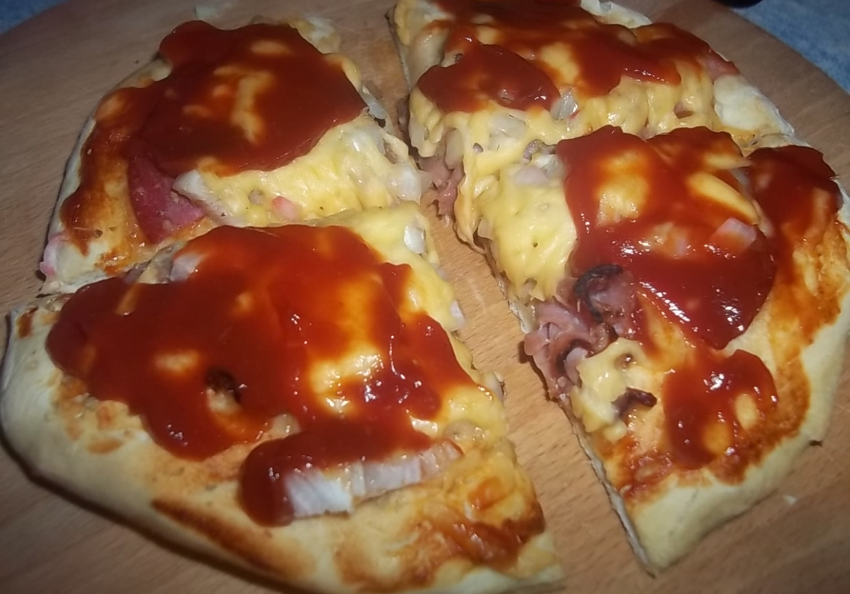 Pizzerinki z salami i szynką DoradcaSmaku.pl