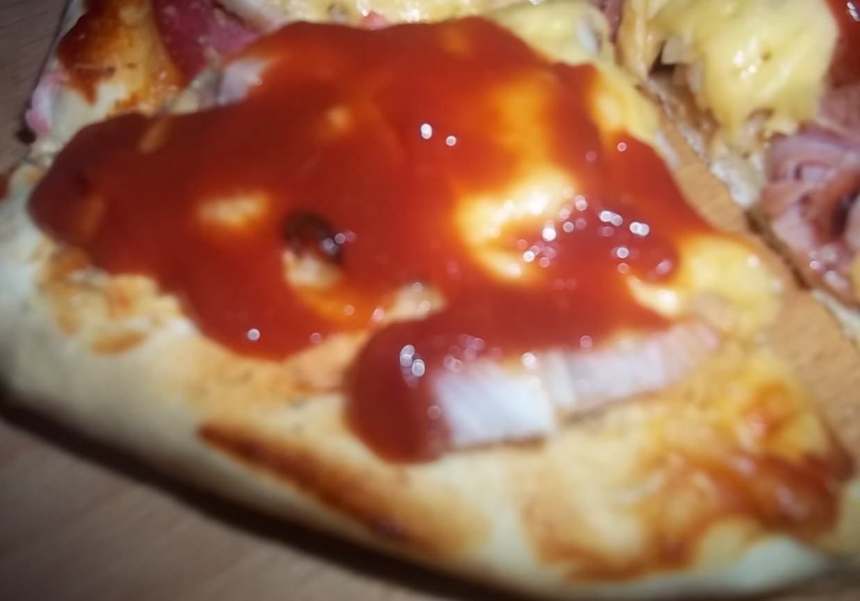 Pizzerinki z salami i szynką DoradcaSmaku.pl