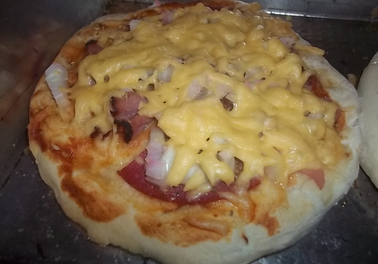 Pizzerinki z salami i szynką DoradcaSmaku.pl