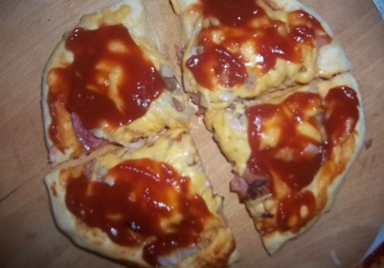 Pizzerinki z salami i szynką DoradcaSmaku.pl