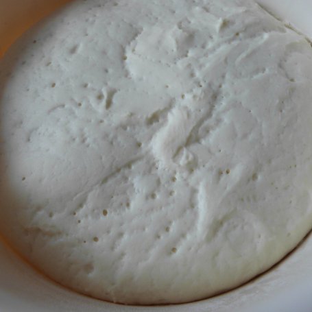 Krok 2 - Pizzerinki z sosem czosnkowym foto