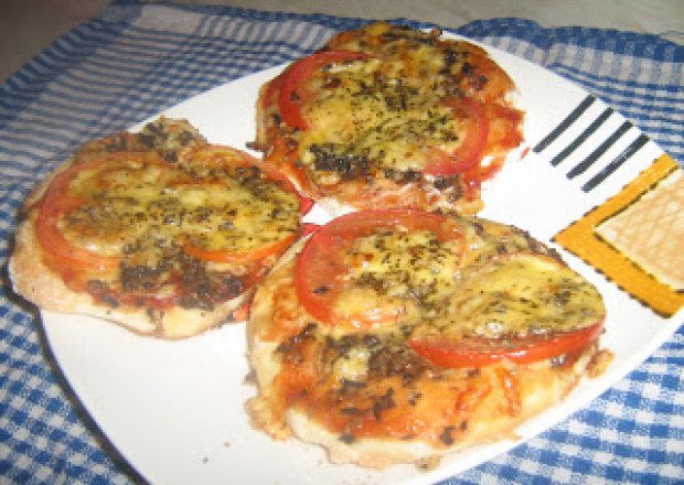 Fotografia przedstawiająca PIZZETKI z pomidorem