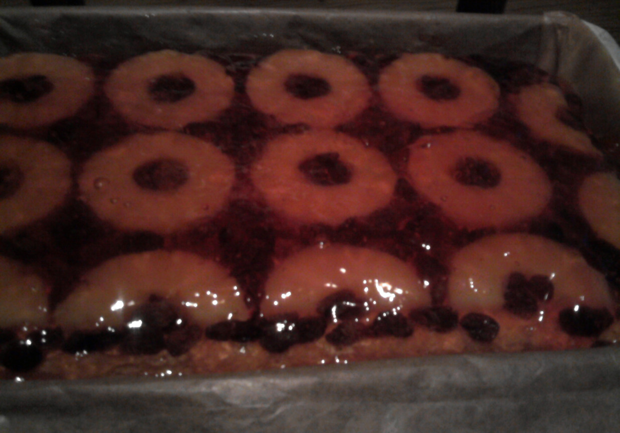 placek ananasowo-rodzynkowy foto