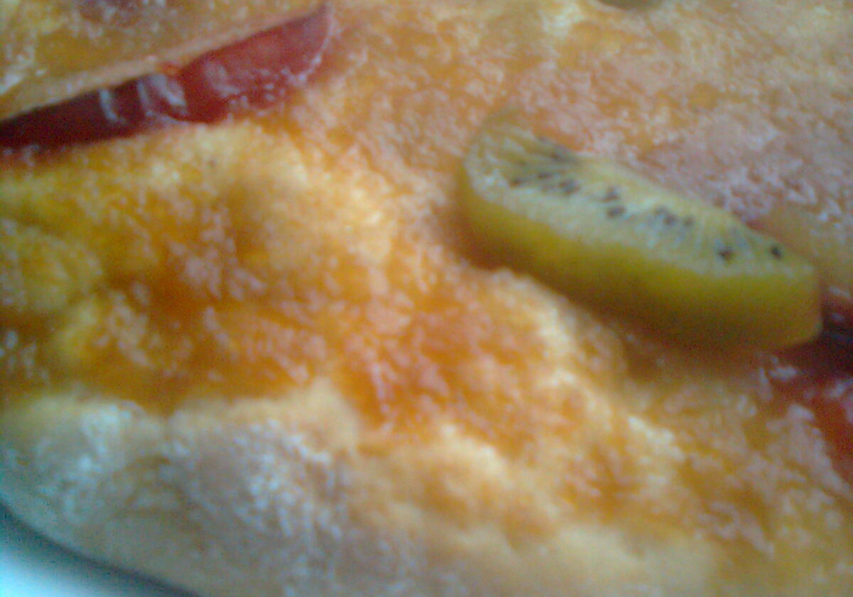 Placek drożdżowy z owocami foto