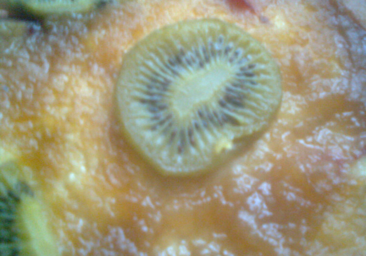 Placek drożdżowy z owocami foto