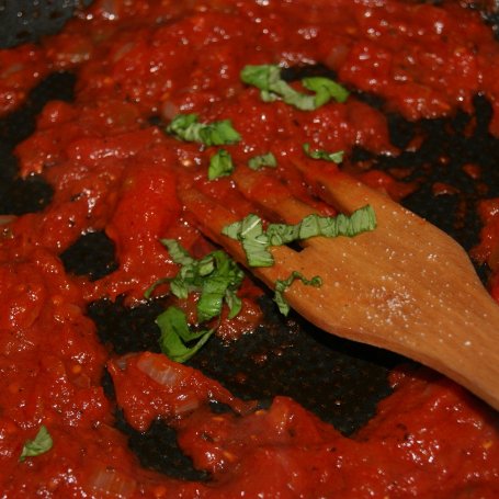 Krok 1 - Placek z mozarellą, pomidorami i szynką szwardzwaldzką foto