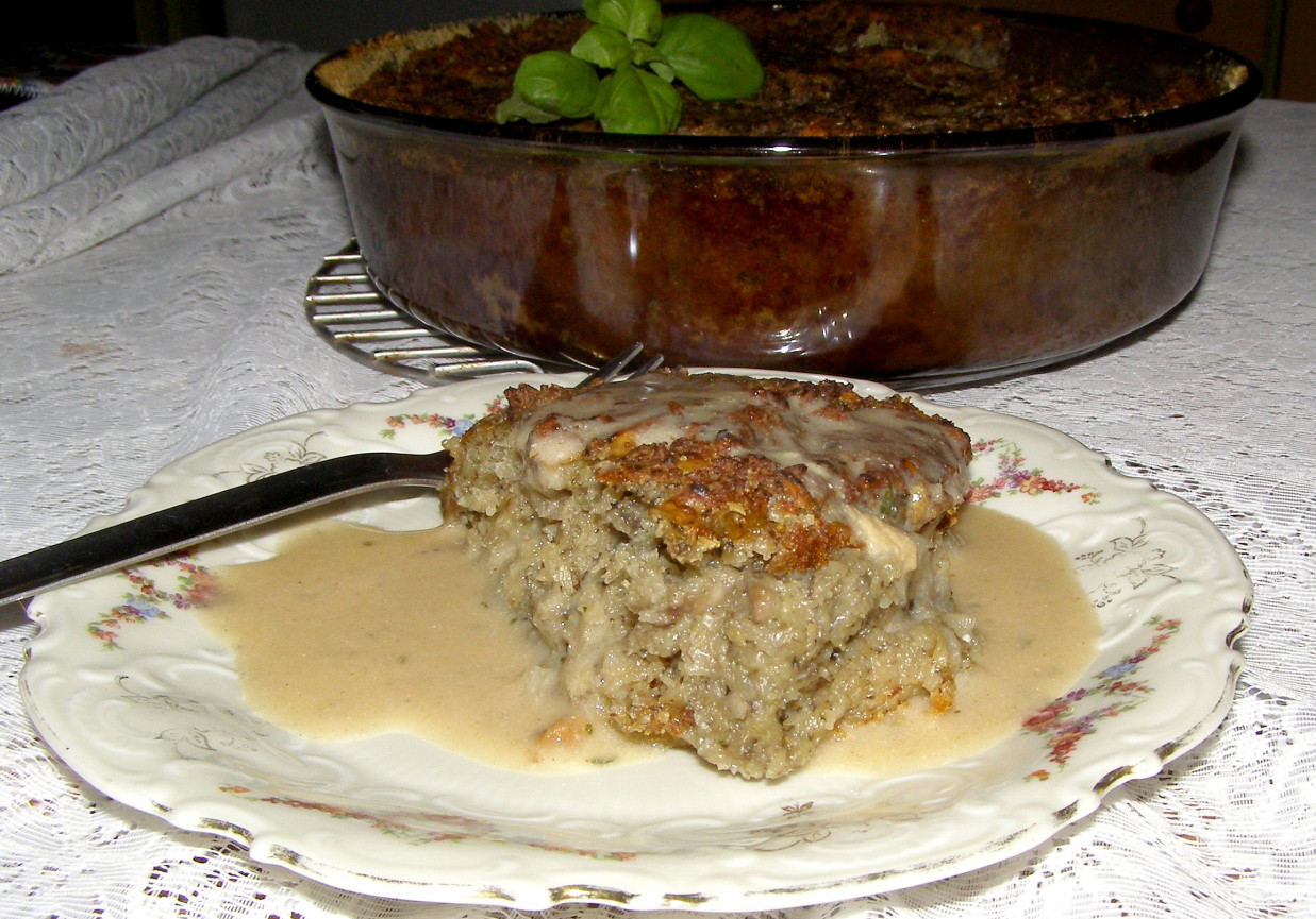 placek ziemniaczano-pieczarkowy z sosem grzybowym... foto