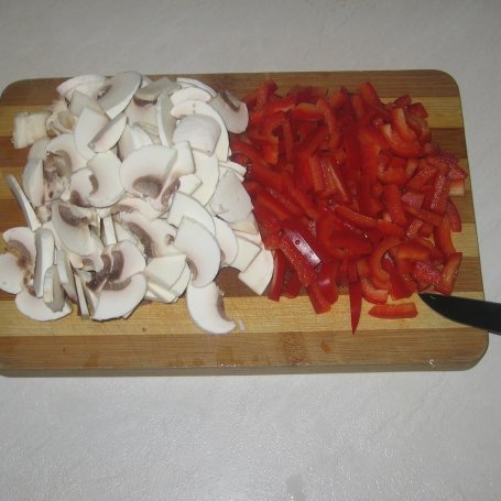 Krok 4 - Placki po węgiersku z pieczarkami foto