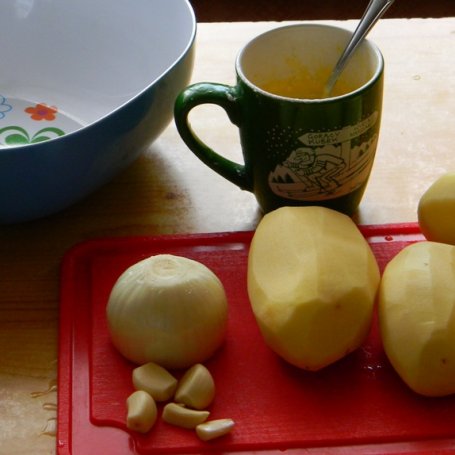 Krok 1 - Placki ziemniaczane z cebulą i czosnkiem foto