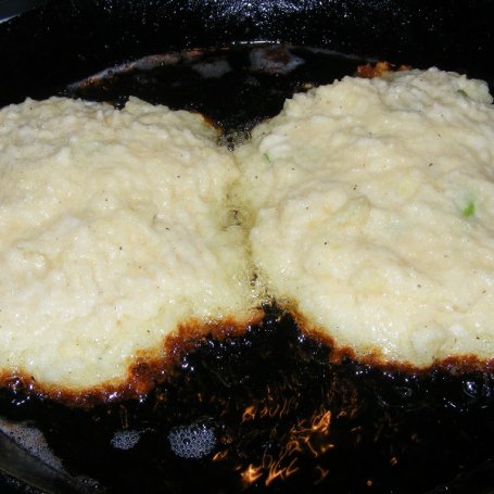 Krok 3 - Placki ziemniaczane z serem żółtym i szczypiorkiem foto