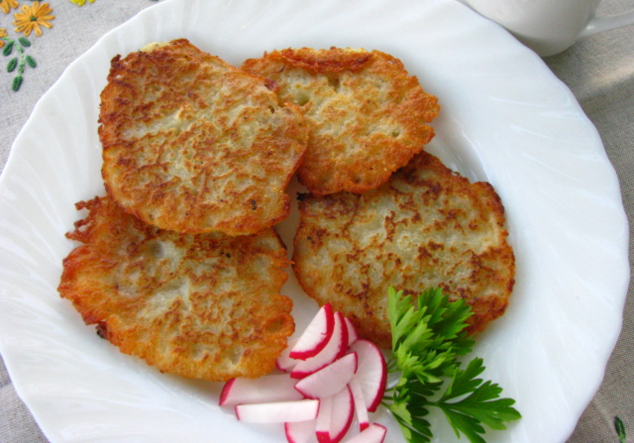 Placki ziemniaczane ze śmietaną i kminkiem foto