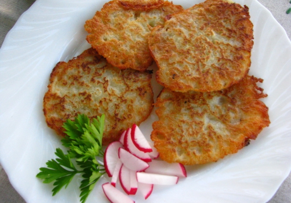 Placki ziemniaczane ze śmietaną i kminkiem foto