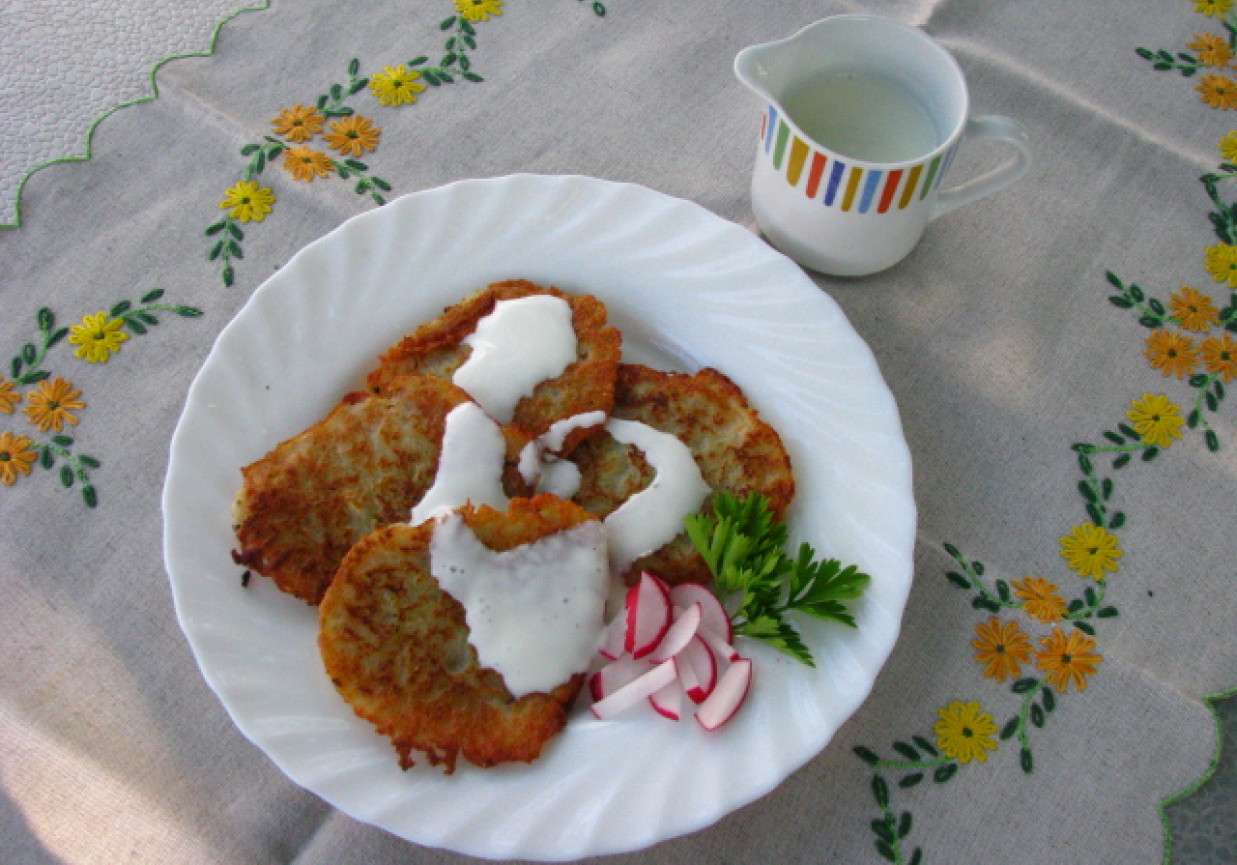 Placki ziemniaczane ze śmietaną i kminkiem foto