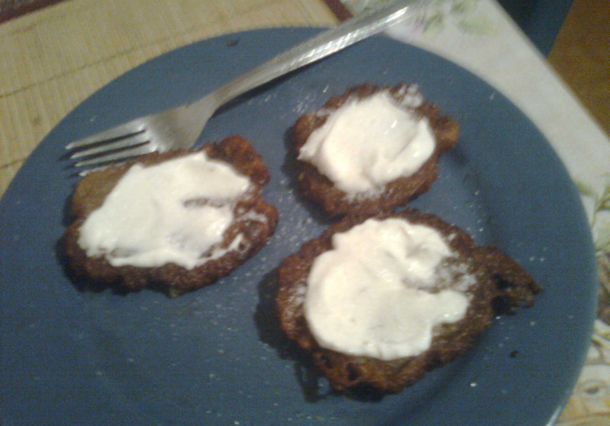 Placki ziemniaczane ze śmietaną i kminkiem foto