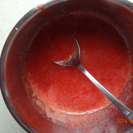Krok 7 - Placuszki drożdżowe z sosem czereśniowo-truskawkowym foto