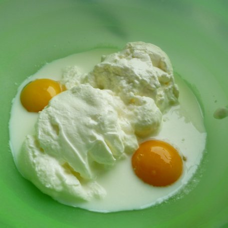 Krok 1 - Placuszki jogurtowe z salsą truskawkową foto